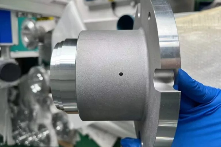 1757608843736568.jpg 铝压铸件表面检查.jpg